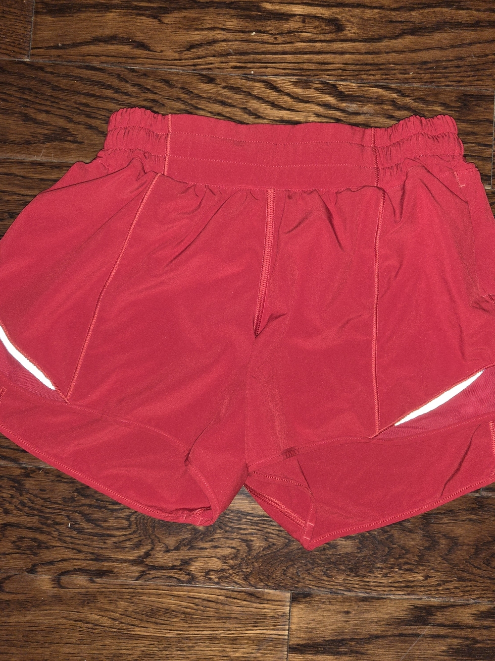 Lululemon Women's Red Running Athletic Shorts Pull-On Reflective 2.5" Size 4